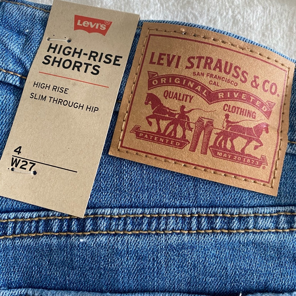 Levi’s - Picture 2 of 3